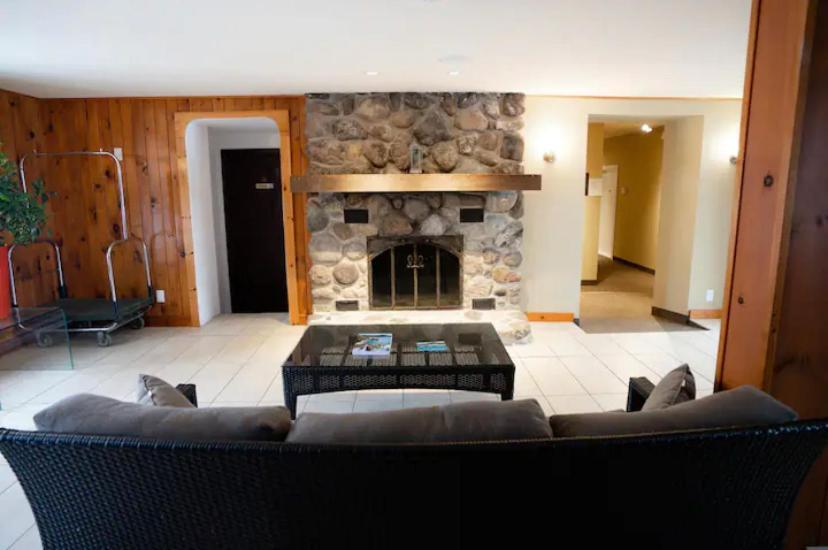Condo Hotel Au Pied Du Mont Orford 외부 사진