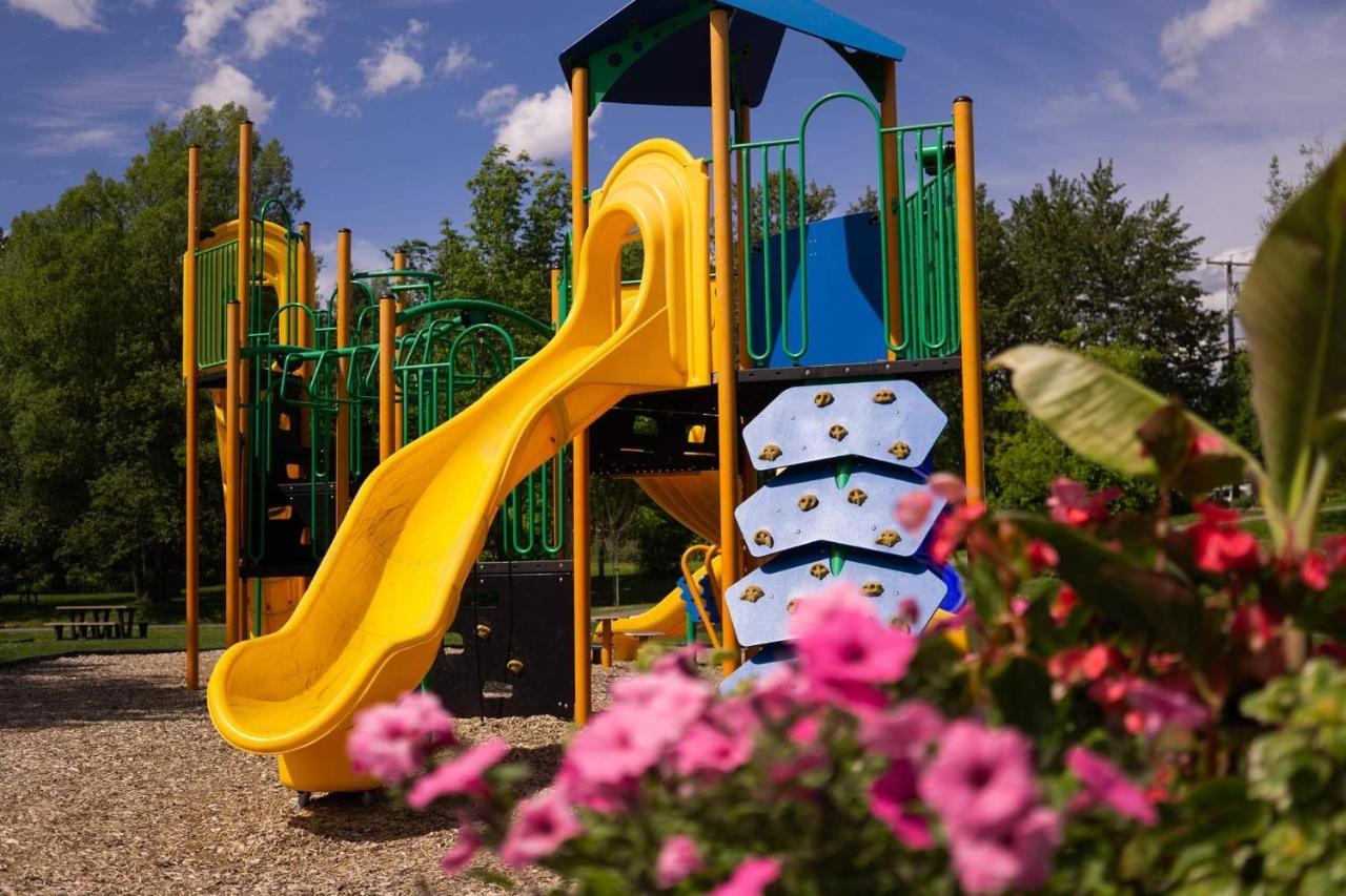 Condo Hotel Au Pied Du Mont Orford 외부 사진
