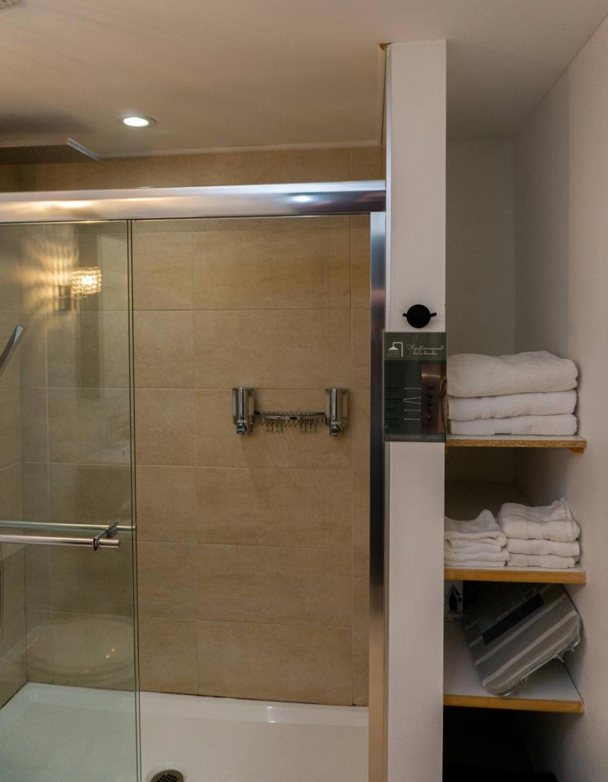 Condo Hotel Au Pied Du Mont Orford 객실 사진